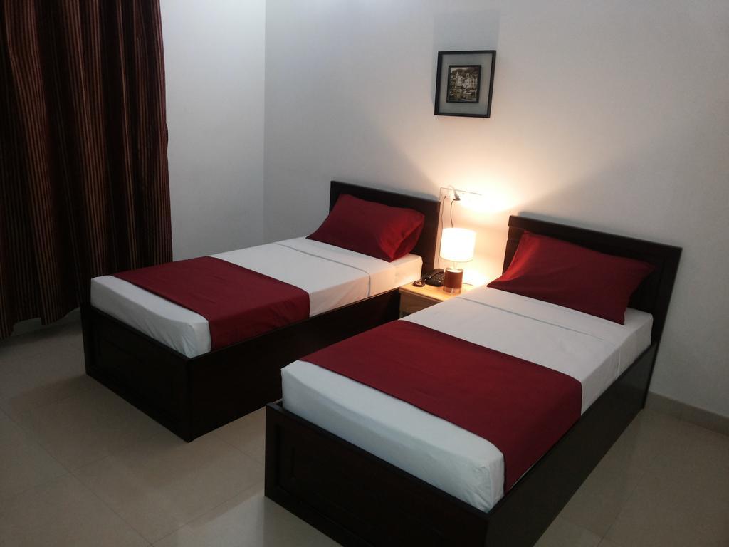 Azaiba Hotel Apartments Маскат Стая снимка